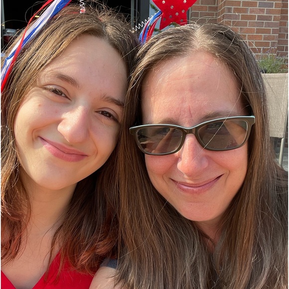 $3 Starts! Lululemon & NIKE Live Show! - Picture 2 of 4